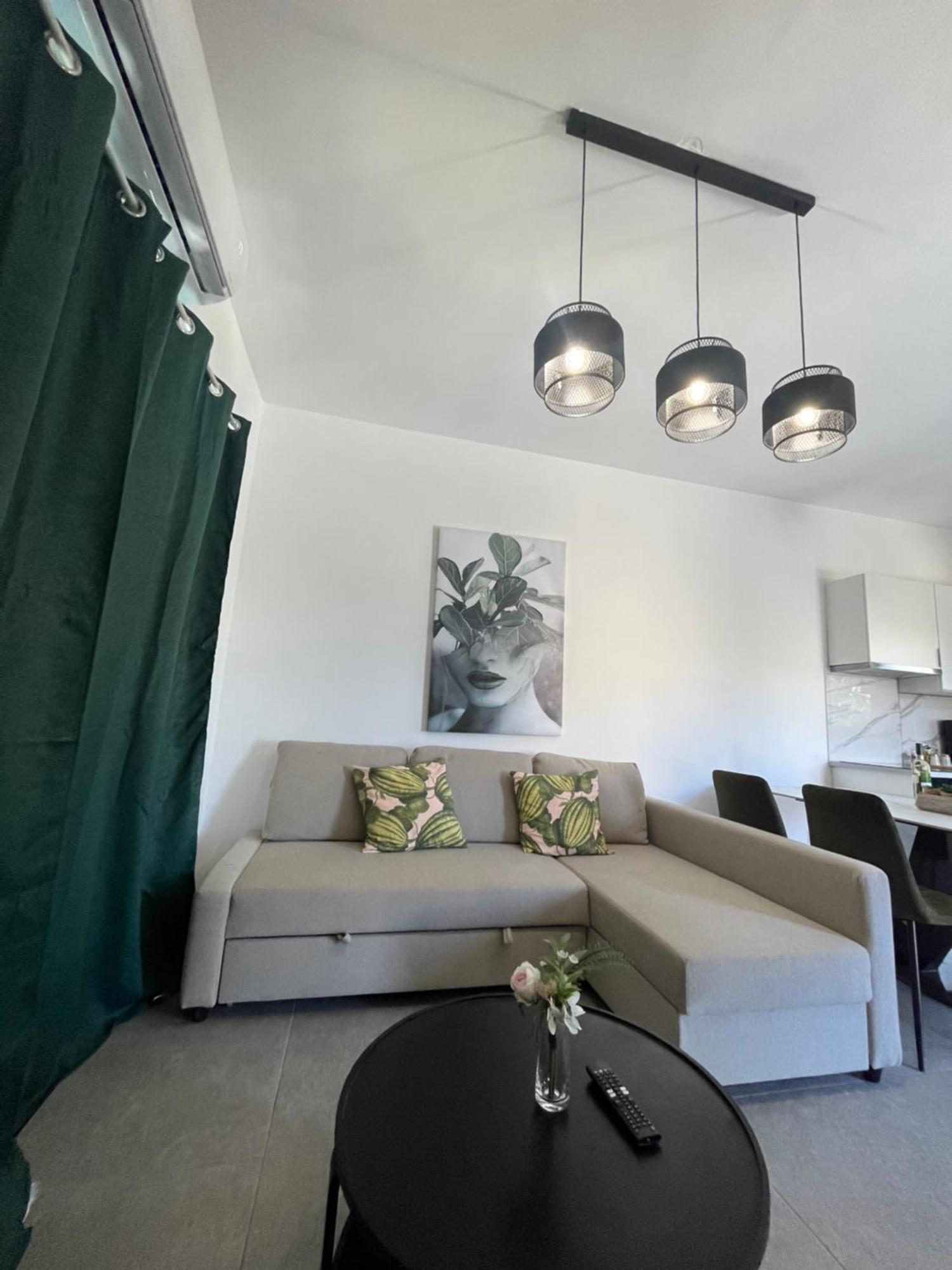 Serenityone - Centrally Located One Bedroom Apt アヤナパ エクステリア 写真