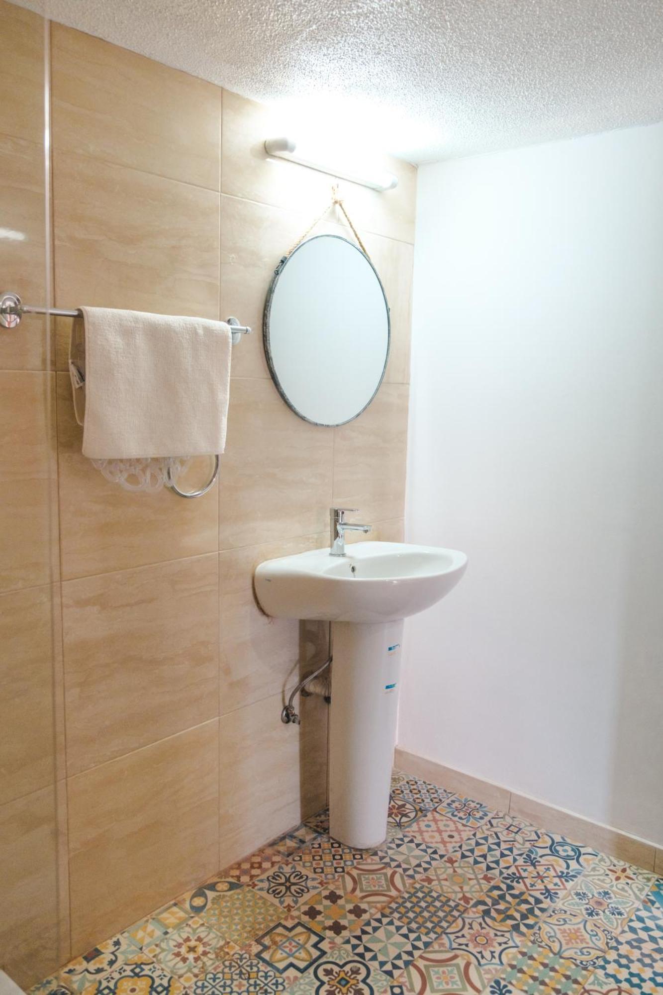 Serenityone - Centrally Located One Bedroom Apt アヤナパ エクステリア 写真