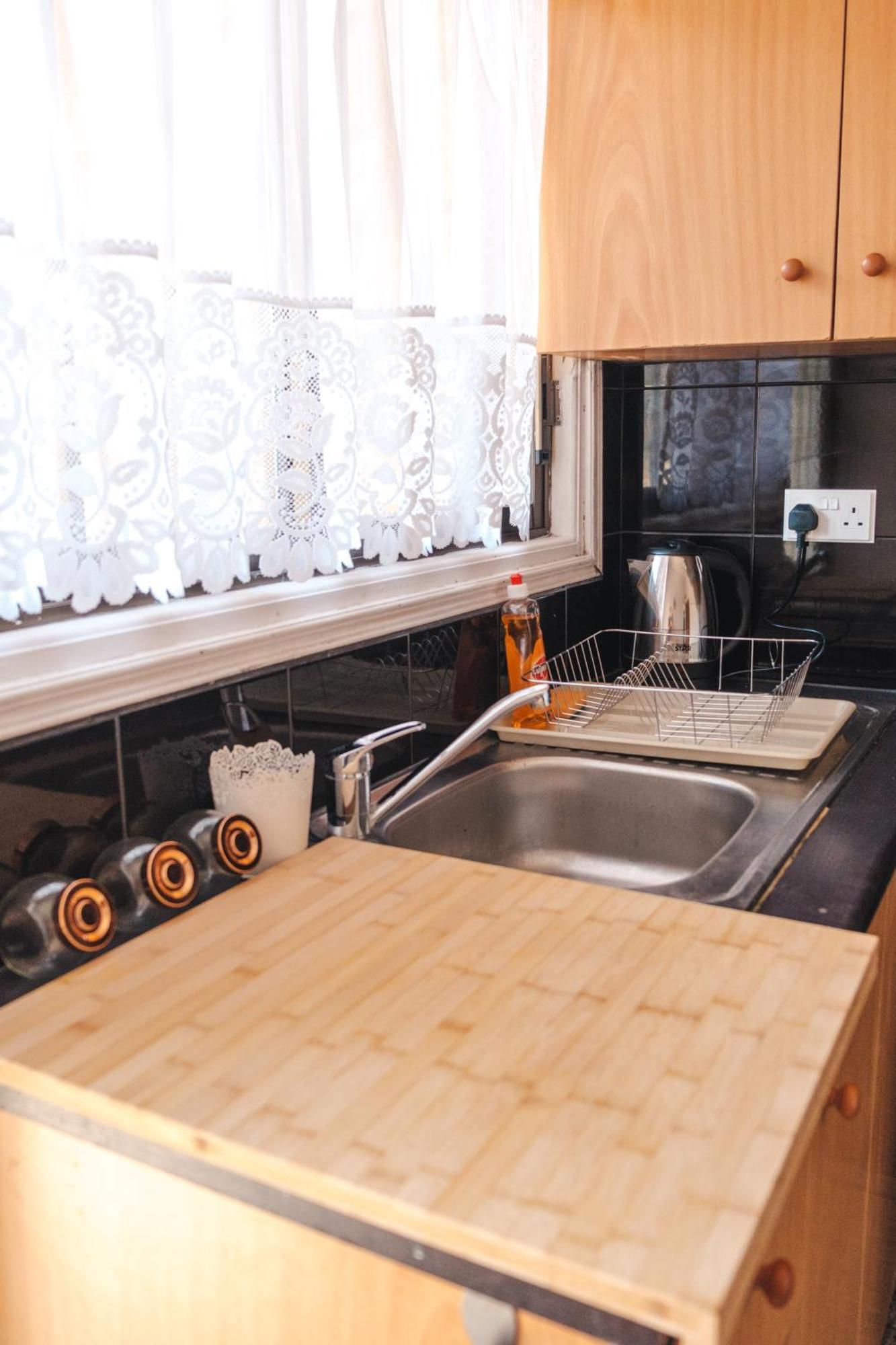 Serenityone - Centrally Located One Bedroom Apt アヤナパ エクステリア 写真